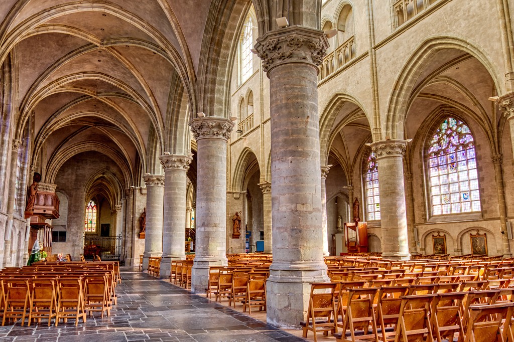 HDR Basiliek Sint Willibrordus rooms katholiek kerk hulst kerkfotografie religie religion bedevaart pelerinage kathedraal pelgrimage saint cathedrale cathedral basiliek basilique basilica